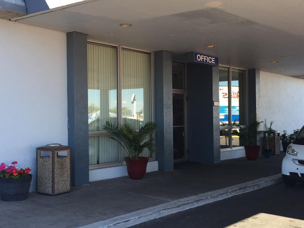Ez 8 Motel Airporter Феникс Экстерьер фото