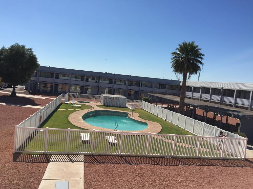 Ez 8 Motel Airporter Феникс Экстерьер фото