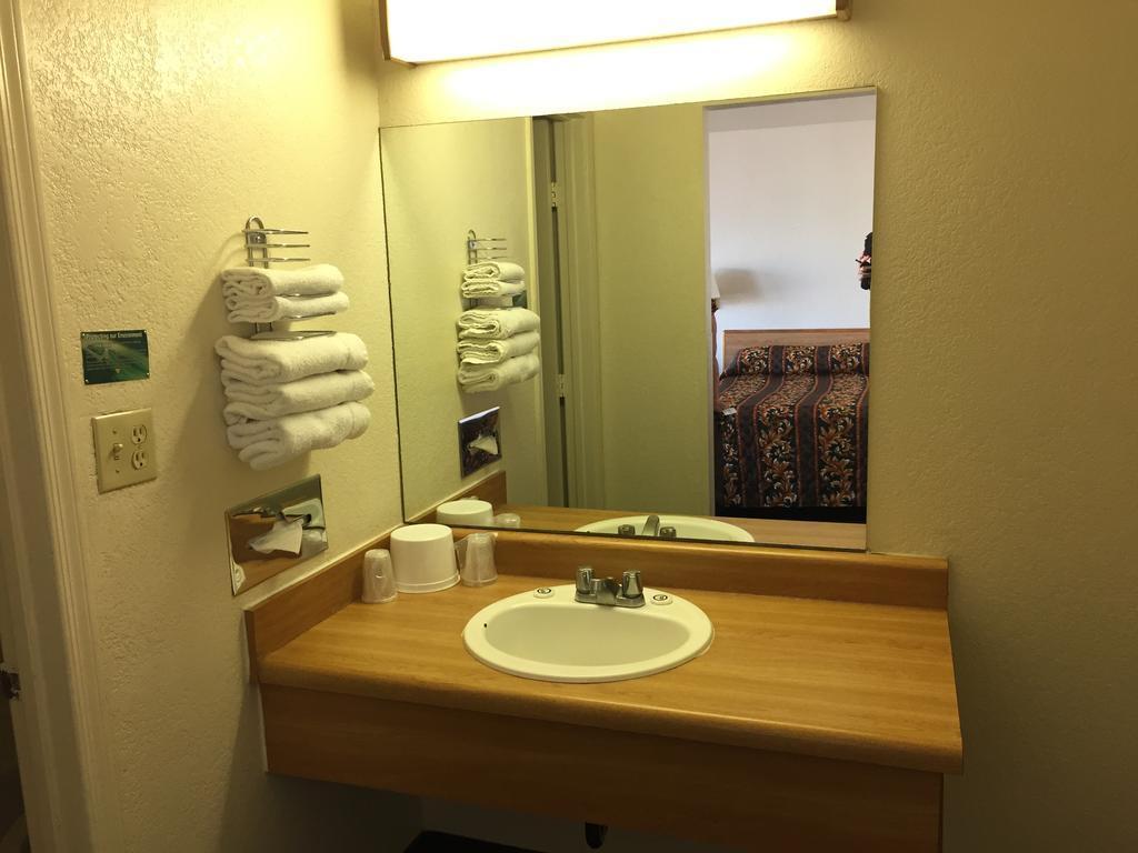 Ez 8 Motel Airporter Феникс Номер фото